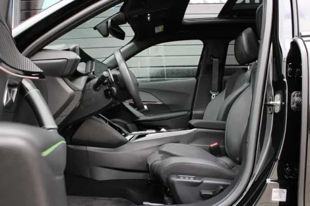 Peugeot 2008 (2023) thumbnail 6
