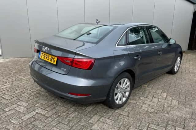 Audi A3 (2016) thumbnail 2