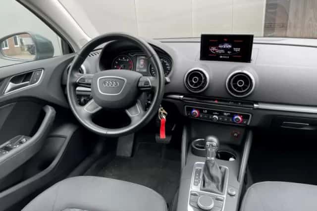 Audi A3 (2016) thumbnail 3
