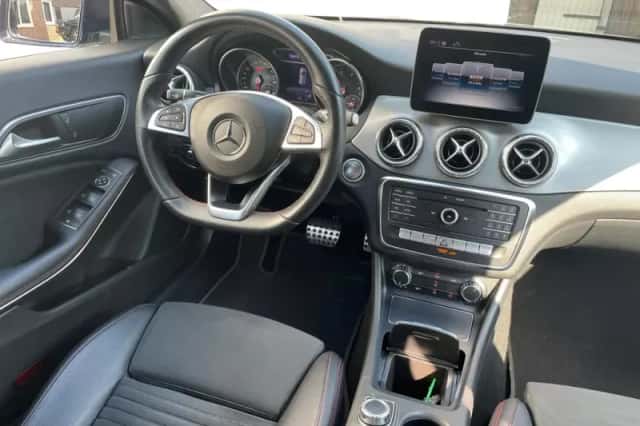 Mercedes-Benz CLA-Klasse (2018) thumbnail 3