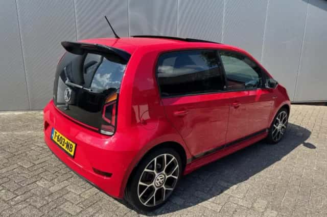 Volkswagen Up! (2019) thumbnail 2