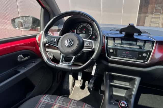 Volkswagen Up! (2019) thumbnail 3