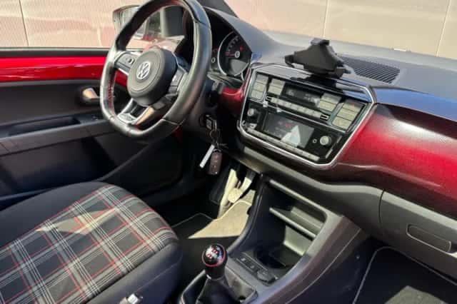 Volkswagen Up! (2019) thumbnail 4