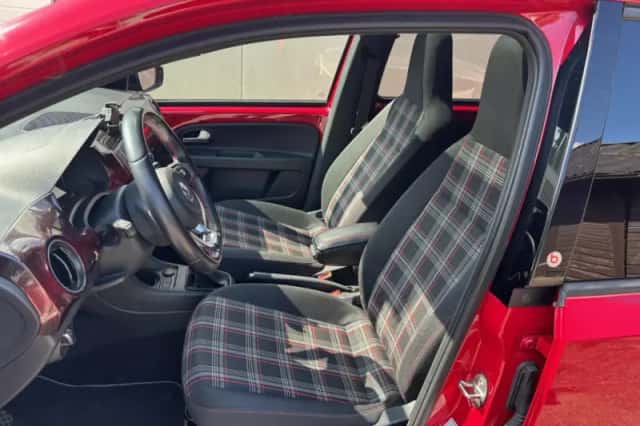 Volkswagen Up! (2019) thumbnail 5