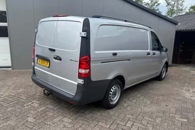 Mercedes-Benz Vito (2016) thumbnail 2