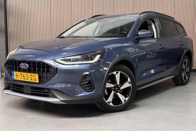 Ford Focus (2022) thumbnail 1