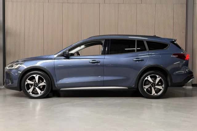 Ford Focus (2022) thumbnail 2