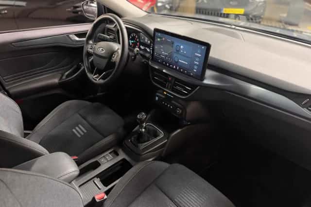 Ford Focus (2022) thumbnail 6