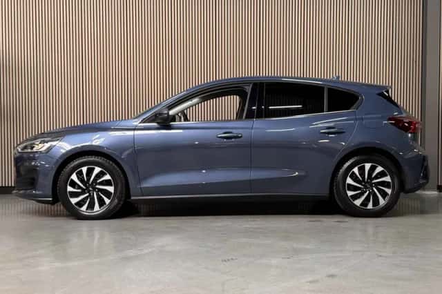 Ford Focus (2022) thumbnail 2