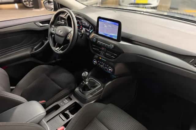 Ford Focus (2022) thumbnail 6