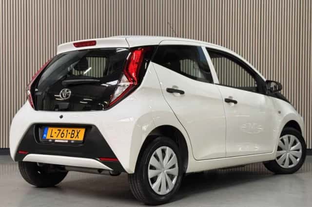 Toyota Aygo (2021) thumbnail 3