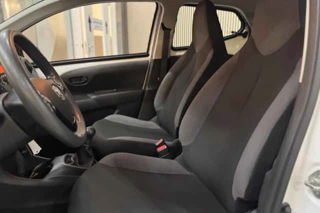 Toyota Aygo (2021) thumbnail 5