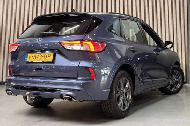 Ford Kuga (2021) thumbnail 3