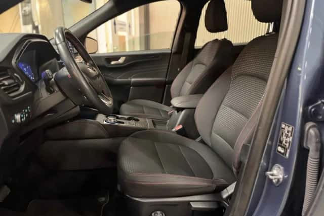 Ford Kuga (2021) thumbnail 5