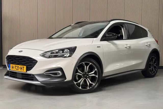 Ford Focus (2020) thumbnail 1