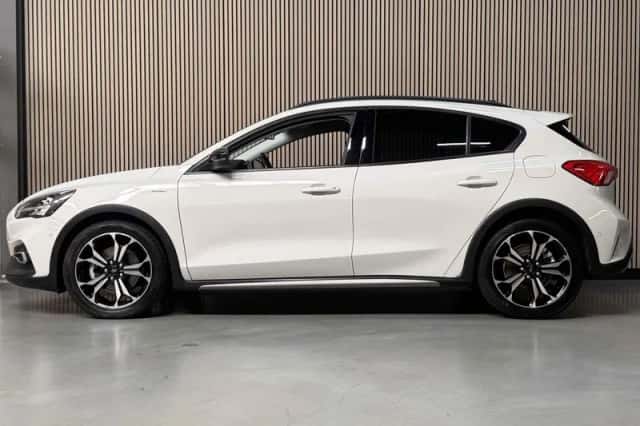 Ford Focus (2020) thumbnail 2