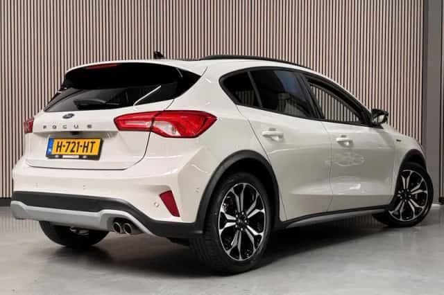 Ford Focus (2020) thumbnail 3