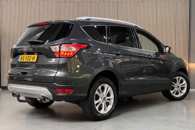 Ford Kuga (2019) thumbnail 3