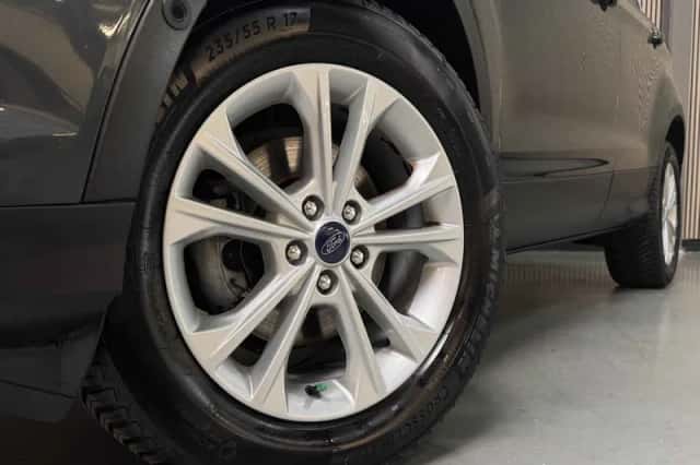 Ford Kuga (2019) thumbnail 5