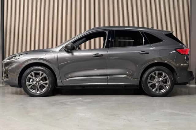 Ford Kuga (2023) thumbnail 2