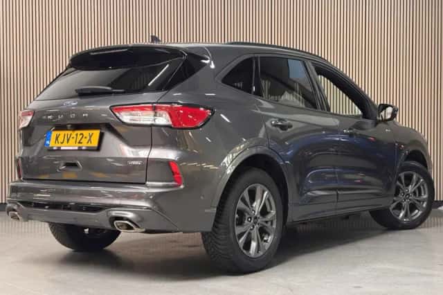 Ford Kuga (2023) thumbnail 3