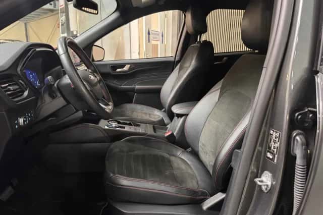 Ford Kuga (2023) thumbnail 4