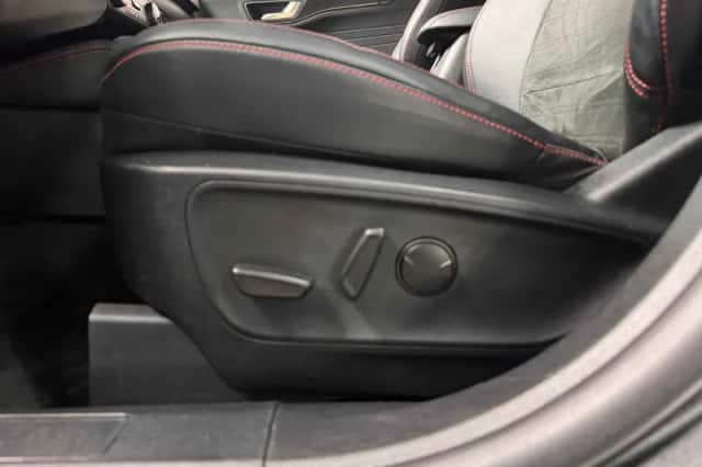 Ford Kuga (2023) thumbnail 5