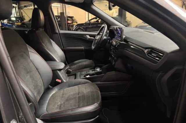 Ford Kuga (2023) thumbnail 6