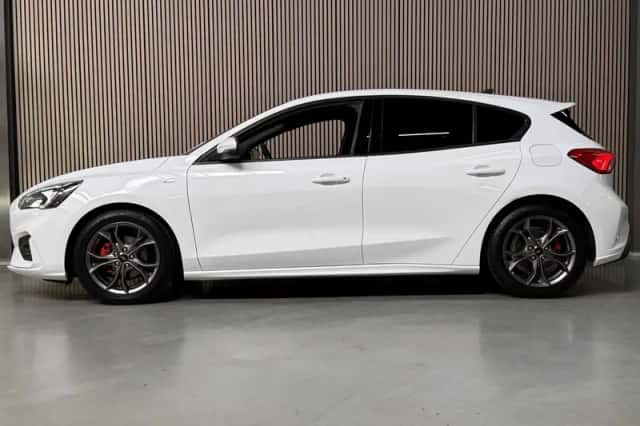Ford Focus (2021) thumbnail 2
