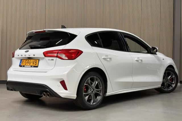 Ford Focus (2021) thumbnail 3