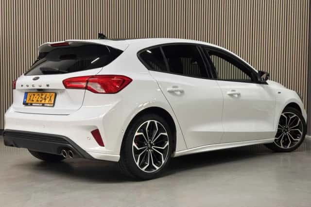 Ford Focus (2019) thumbnail 3