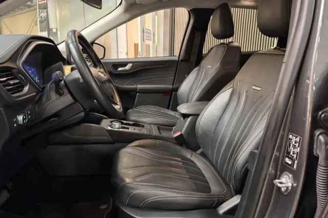 Ford Kuga (2022) thumbnail 5