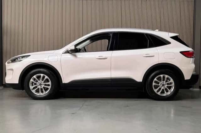 Ford Kuga (2023) thumbnail 2