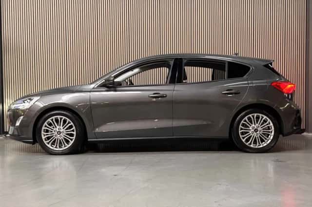 Ford Focus (2019) thumbnail 2