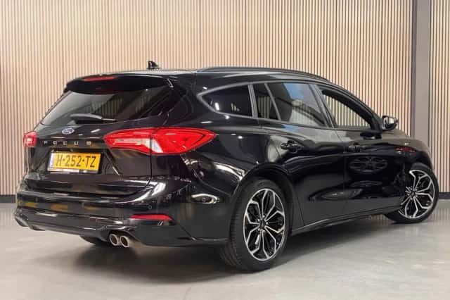 Ford Focus (2020) thumbnail 3
