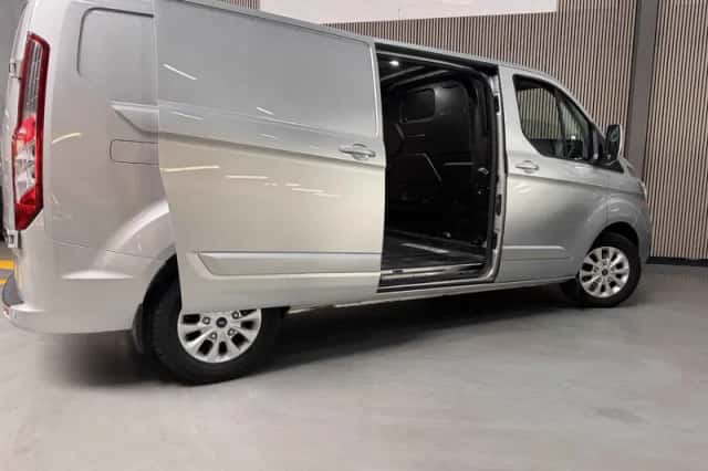 Ford Transit Custom (2023) thumbnail 3