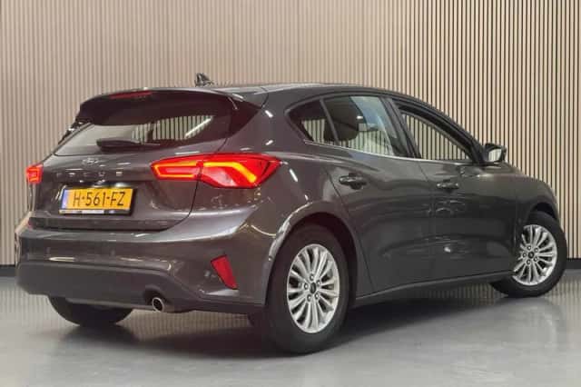 Ford Focus (2020) thumbnail 3