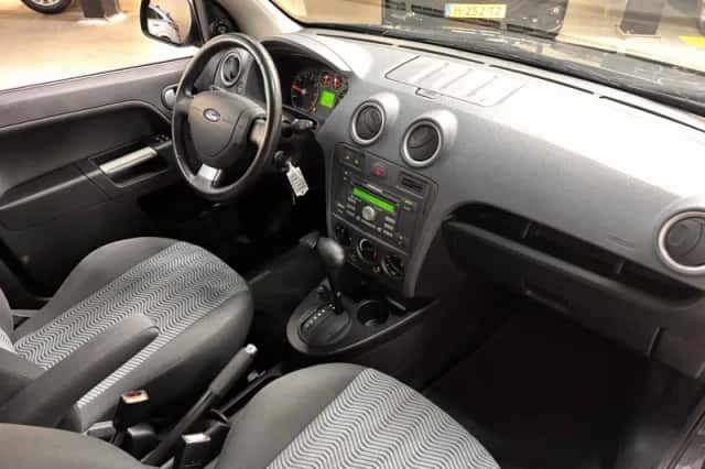 Ford Fusion (2010) thumbnail 6