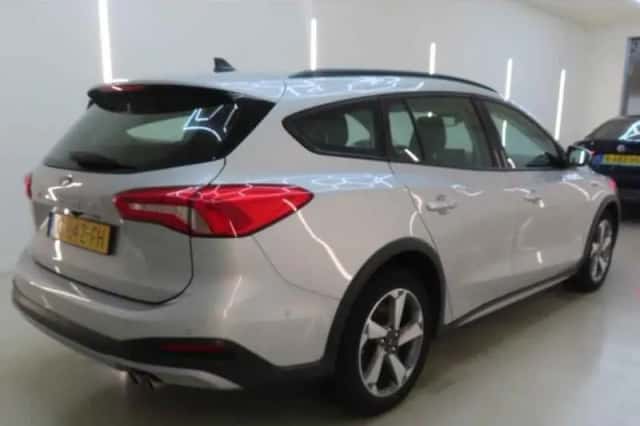 Ford Focus (2019) thumbnail 3