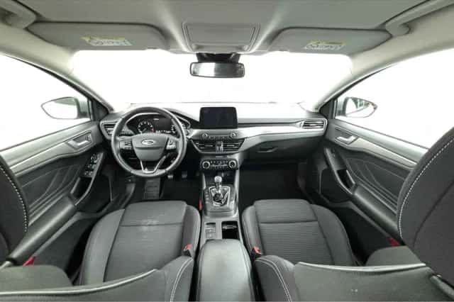 Ford Focus (2021) thumbnail 2