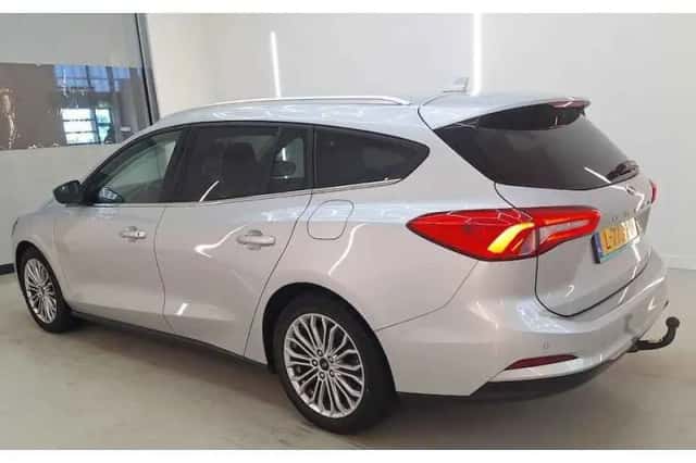 Ford Focus (2021) thumbnail 4