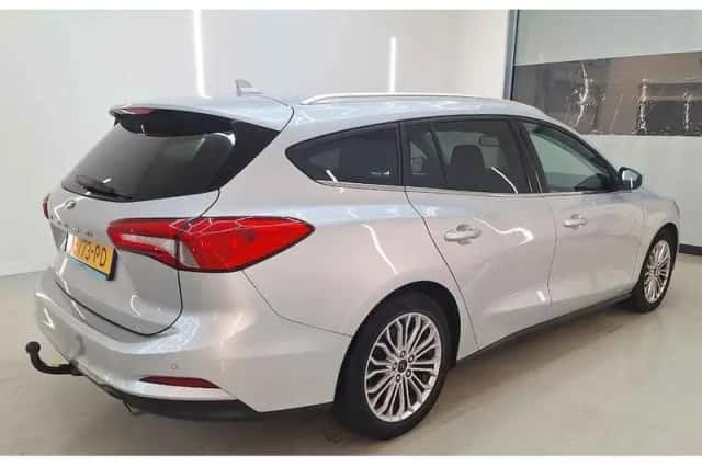Ford Focus (2021) thumbnail 6