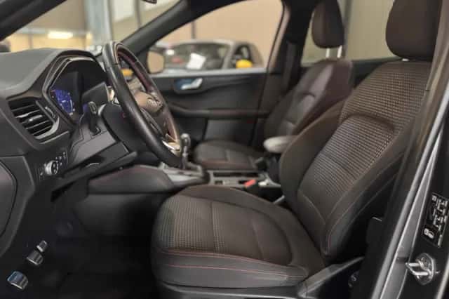 Ford Kuga (2022) thumbnail 5