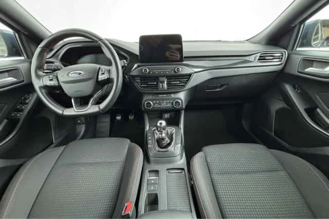 Ford Focus (2021) thumbnail 2