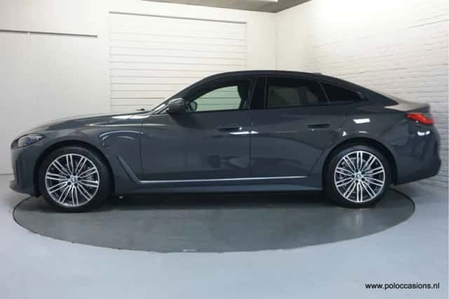 BMW i4 (2022) thumbnail 2