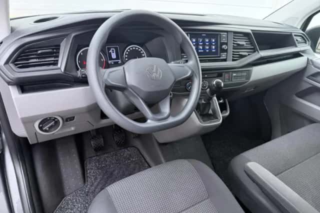 Volkswagen Transporter (2022) thumbnail 4