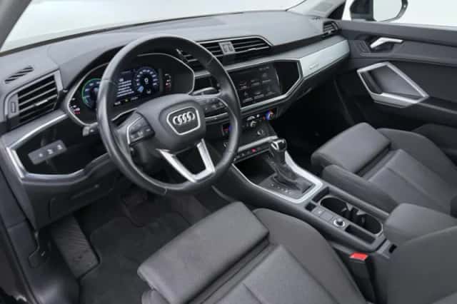 Audi Q3 (2023) thumbnail 4