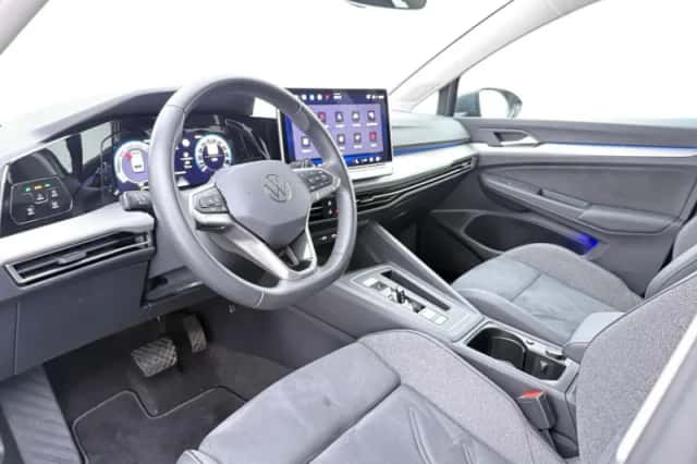 Volkswagen Golf (2025) thumbnail 4