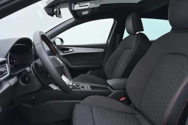 SEAT Leon (2024) thumbnail 5