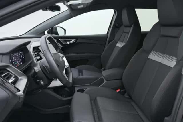 Audi Q4 e-tron (2024) thumbnail 5